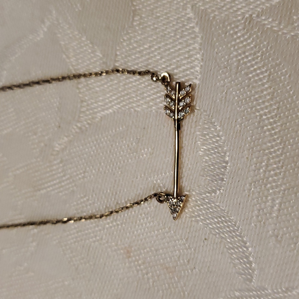 Gold Tone Arrow Pendant Necklace